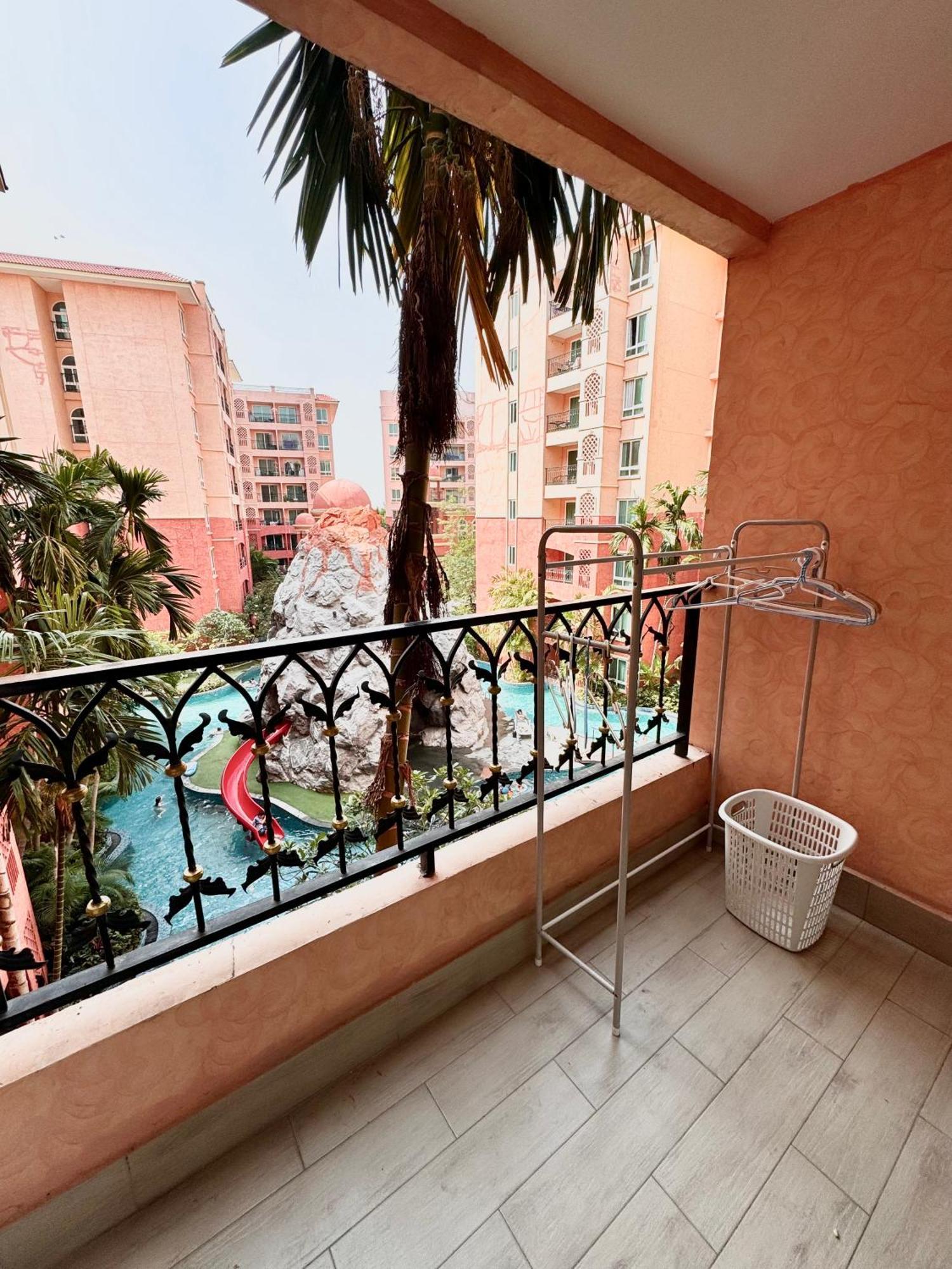 Apartment Seven Seas One-bedroom 5 Minutes Walk To *